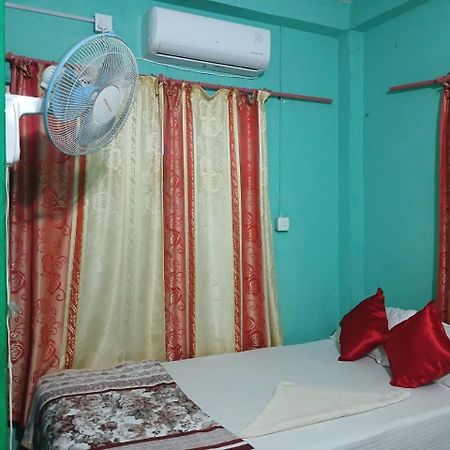 Tiger Corner Inn Homestay Саураха Экстерьер фото