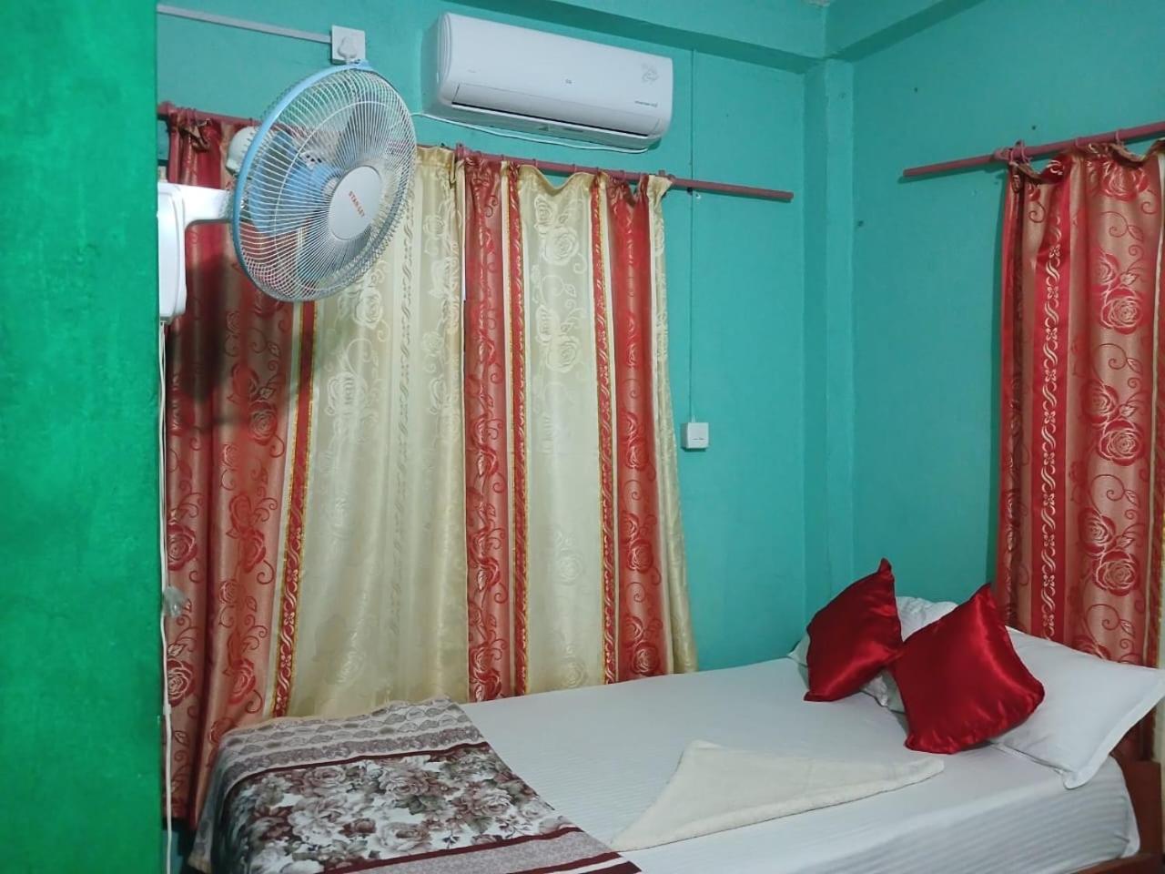 Tiger Corner Inn Homestay Саураха Экстерьер фото