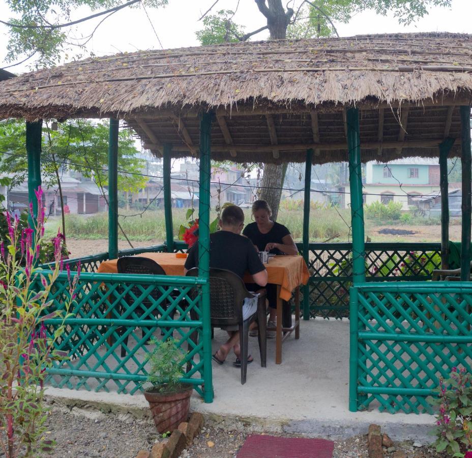 Tiger Corner Inn Homestay Саураха Экстерьер фото
